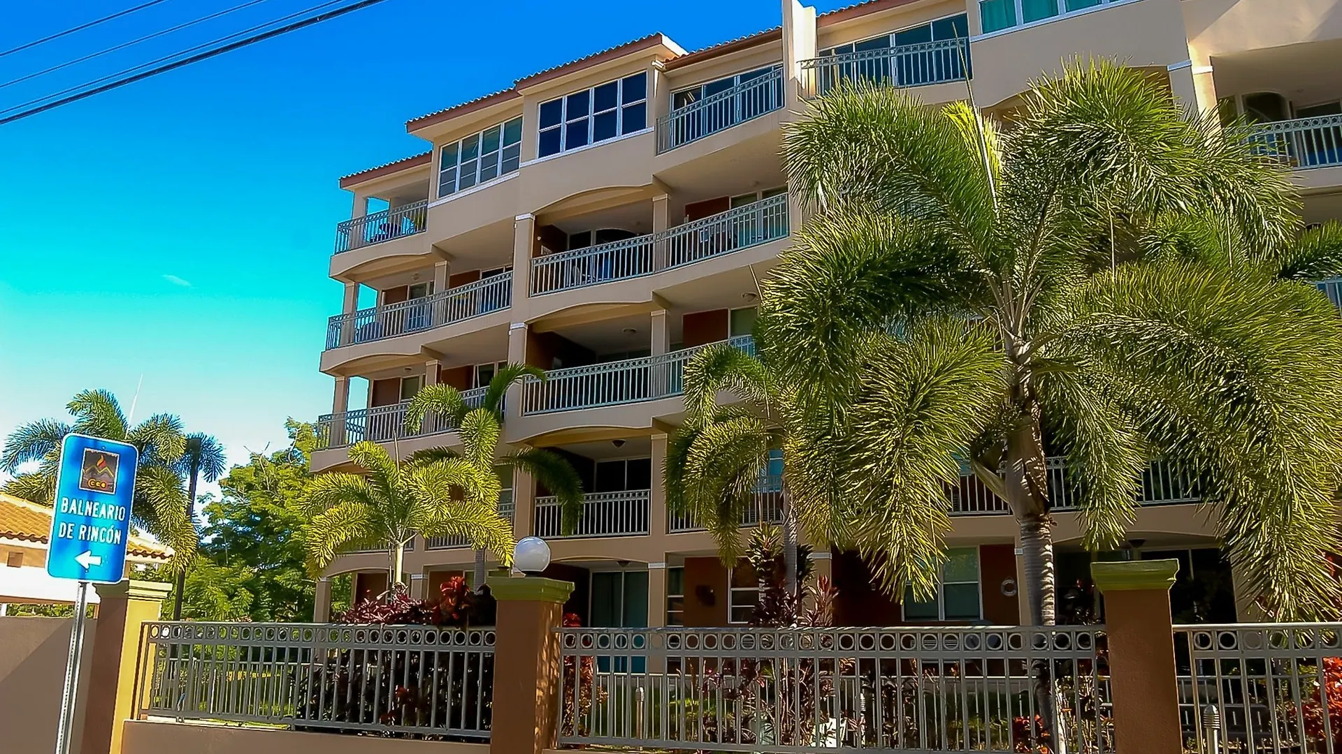 Front Beach Luxury Apartment Rincon